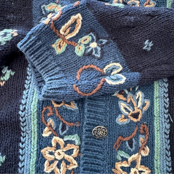 Embroidered natural fiber Floral Knit grandma sweater Cardigan - Picture 6 of 7